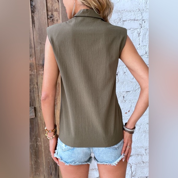 Collared Neck Sleeveless Shirt - Picture 2 of 6